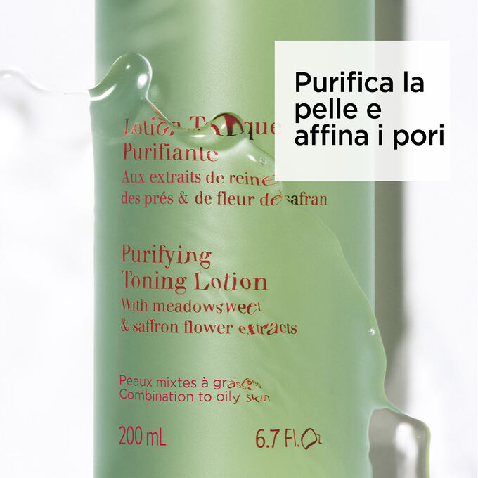 Packshot del flacone verde del tonico purificante per metà sott’acqua con testo sulla sua azione purificante