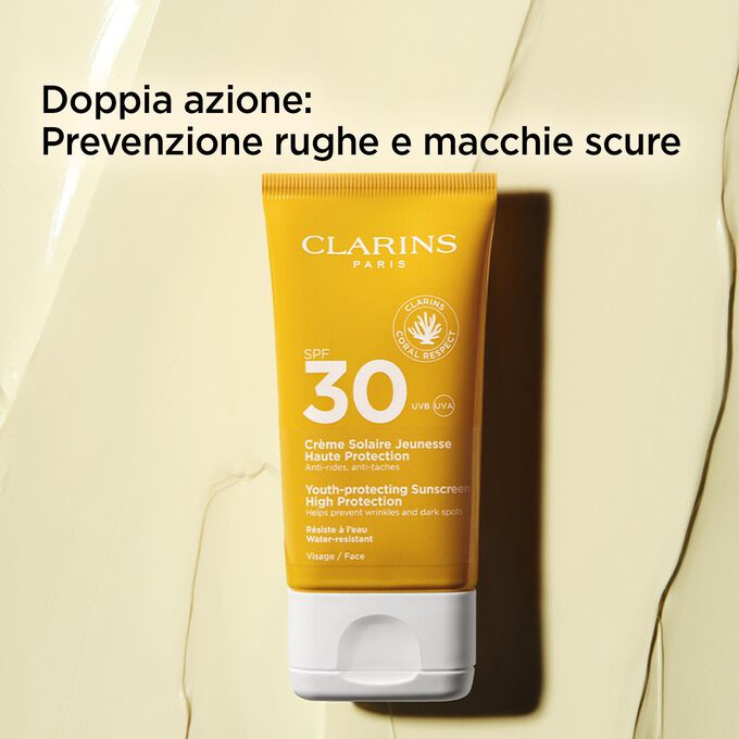 Packshot su sfondo texturizzato del tubetto crema anti-età 30+ con testo sull'azione preventiva anti rughe e macchie scure